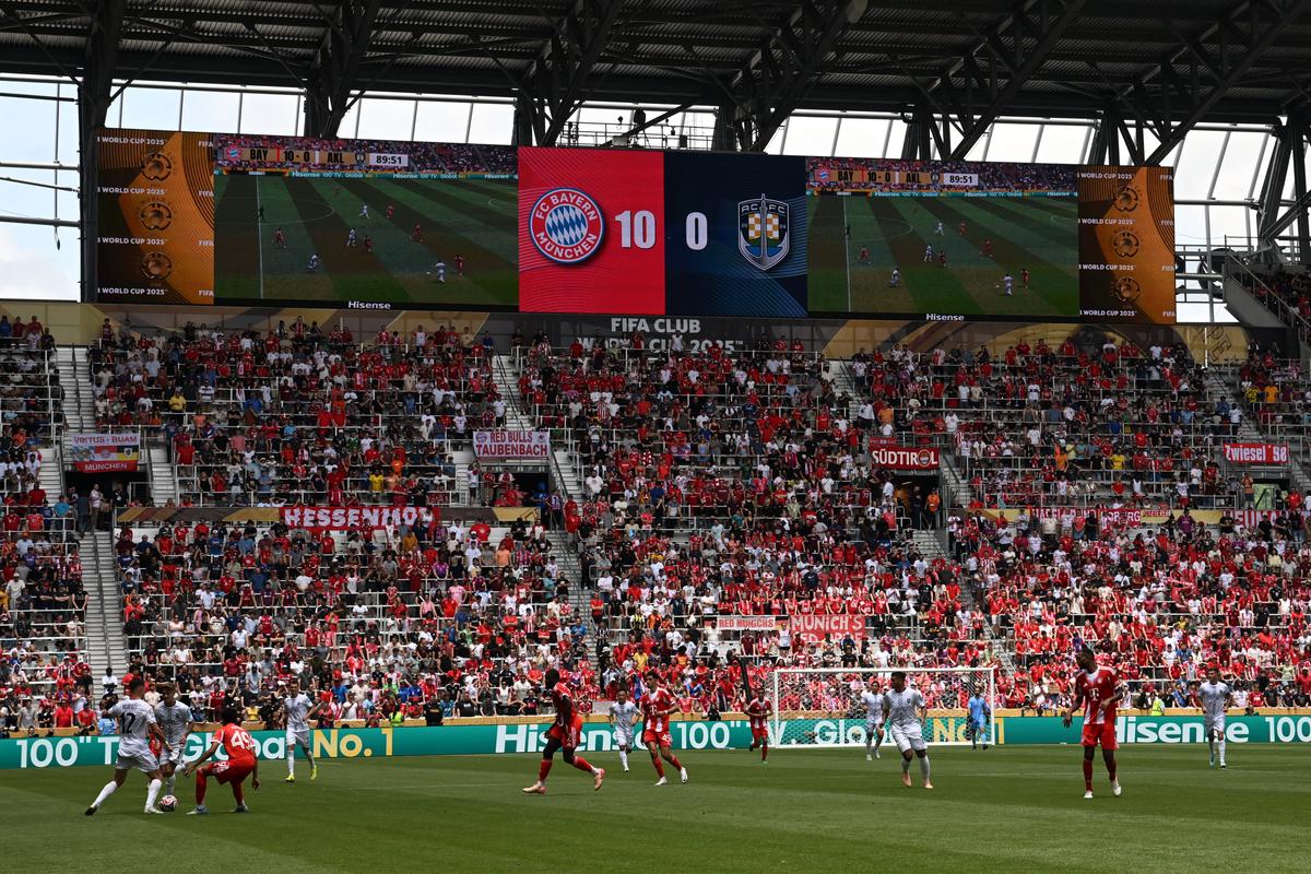 Lorsque le Bayern Munich a marqué 10 buts contre Auckland City lors de la Coupe du Monde des Clubs de la FIFA 2025, il y avait peu de tension dans les tribunes. Les fans ont remarqué une nette différence de qualité et les plus dévoués ont afflué vers les concours les plus serrés.
