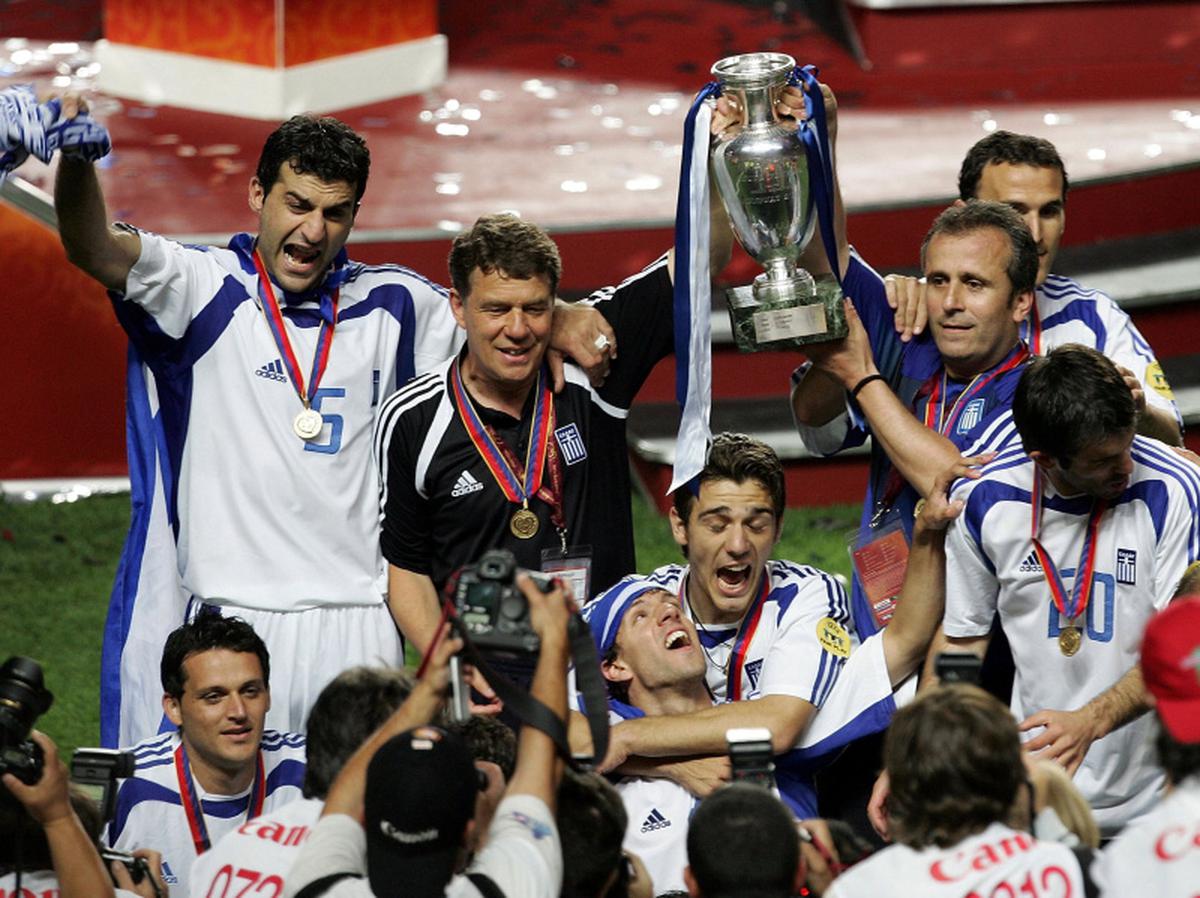 Чемпион европы сколько. Сборная Греции чемпион Европы 2004. Че 2004. Сборная Греции евро 2004. Греция Португалия финал 2004.