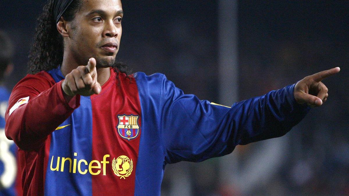 Transfer news: Former Barcelona star Ronaldinho set to sign for Beşiktaş -  reports, The Independent