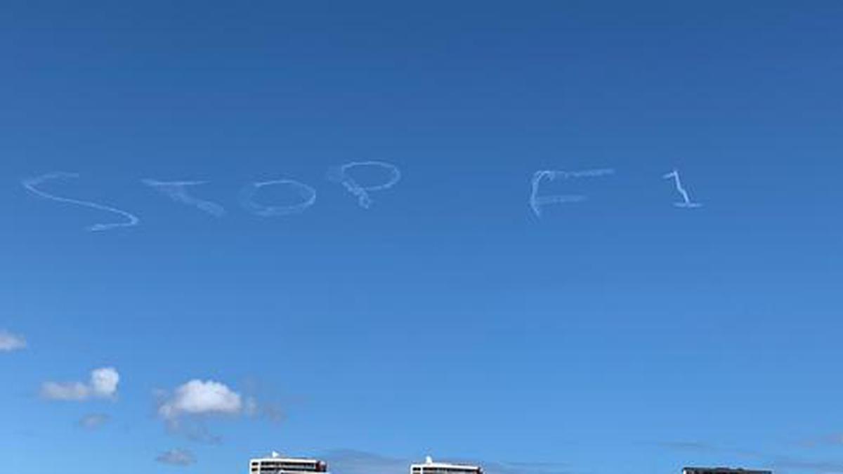 Australian GP: Sydney skywriting says “STOP F1” amid coronavirus fears