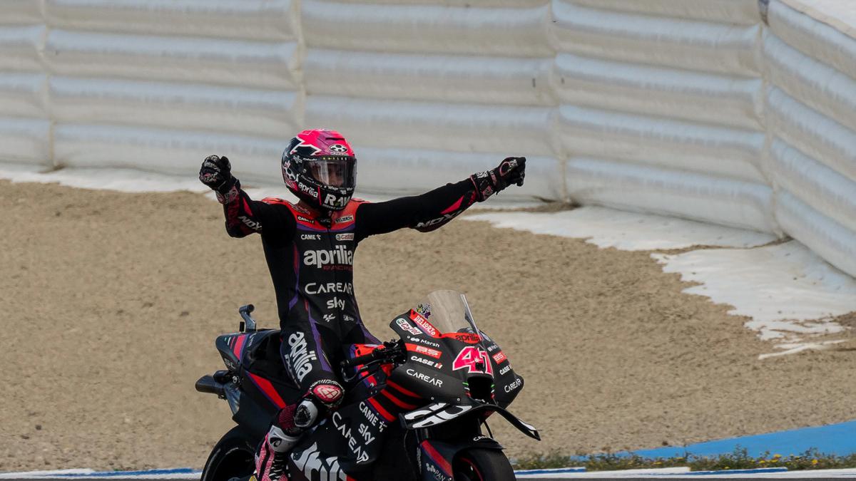 Slick Espargaro grabs MotoGP pole in rainy Jerez