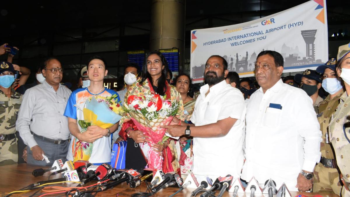 Tokyo Olympics bronze medallist PV Sindhu returns home to hero's welcome