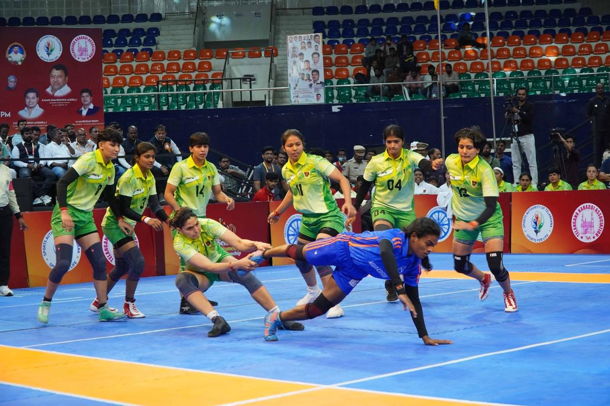 Defender Railways is on a merry run once again as it made the semifinals by crushing Maharashtra.