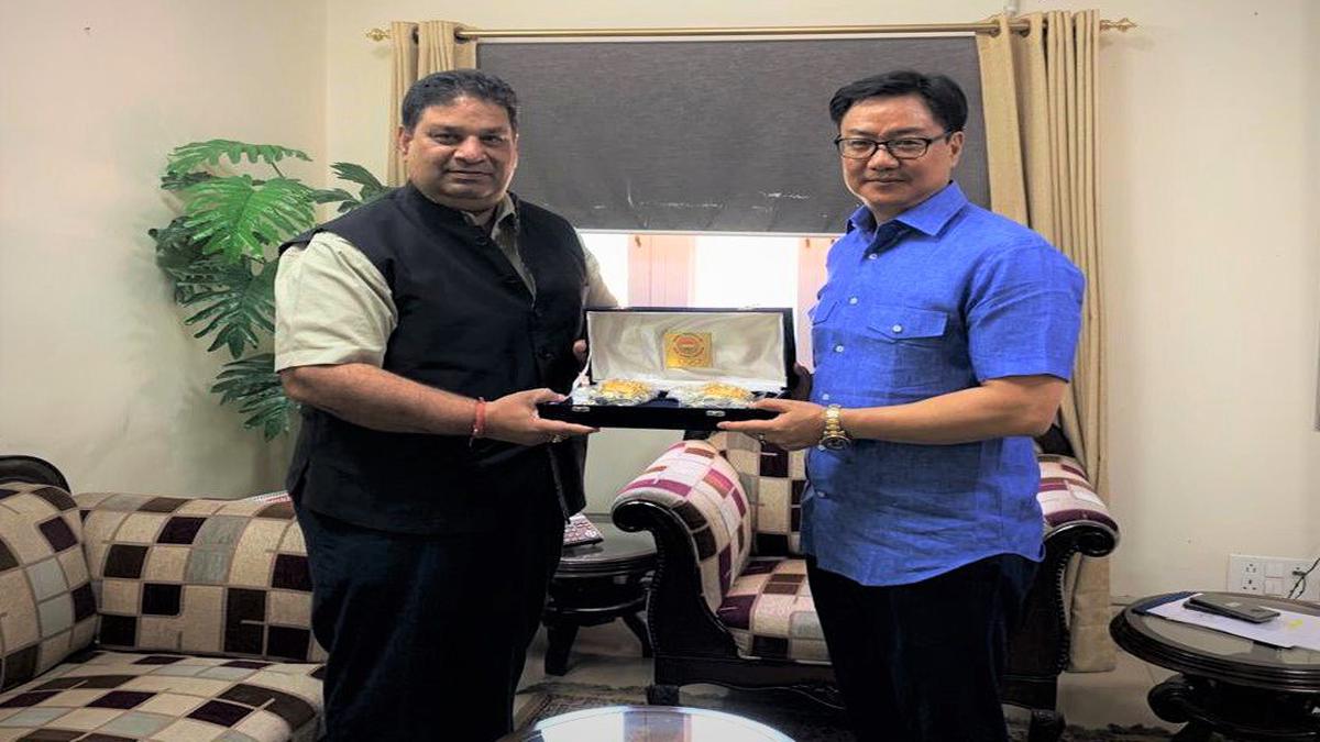 IOA general secretary meets sports minister Kiren Rijiju, discusses IOC ban