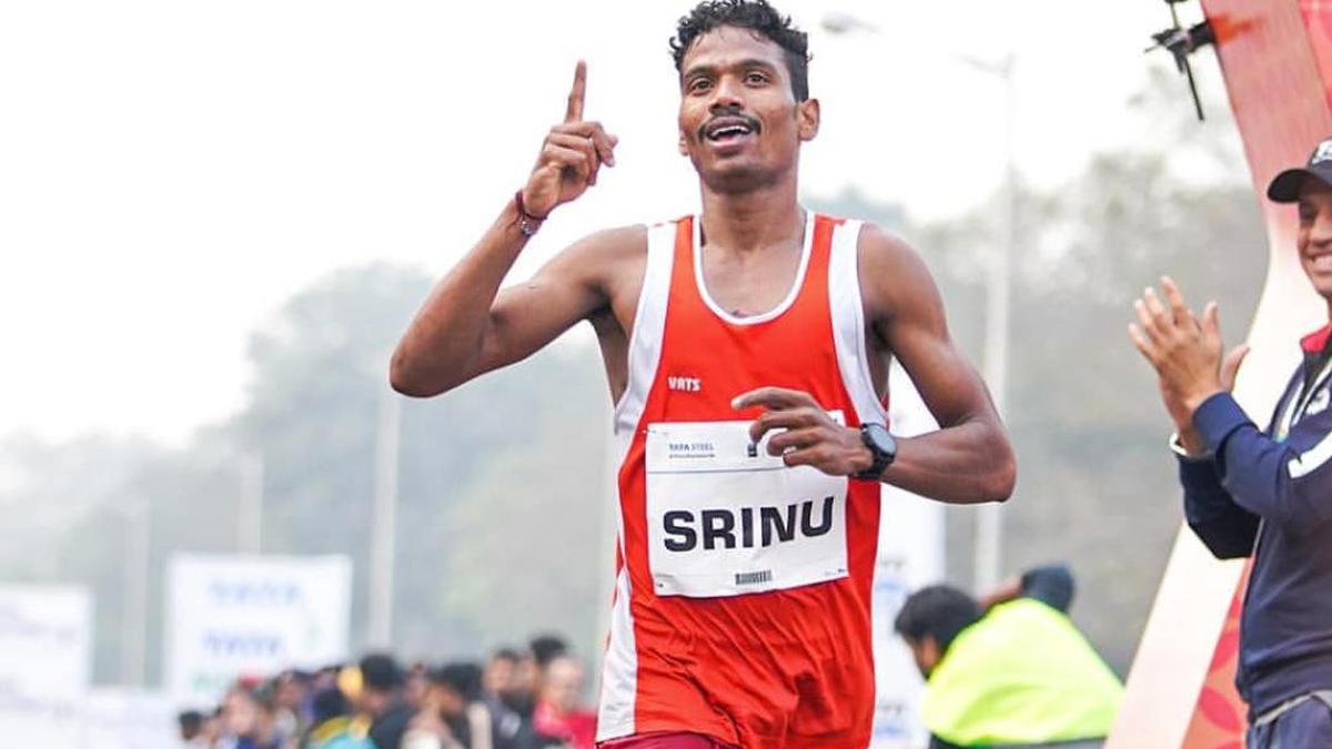 Srinu Bugatha and Sudha Singh win New Delhi Marathon 2021