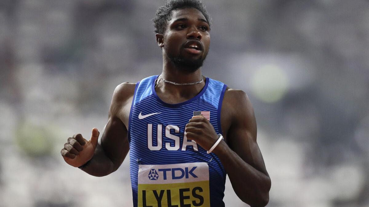 Noah Lyles sends message by raising gloved fist at trials