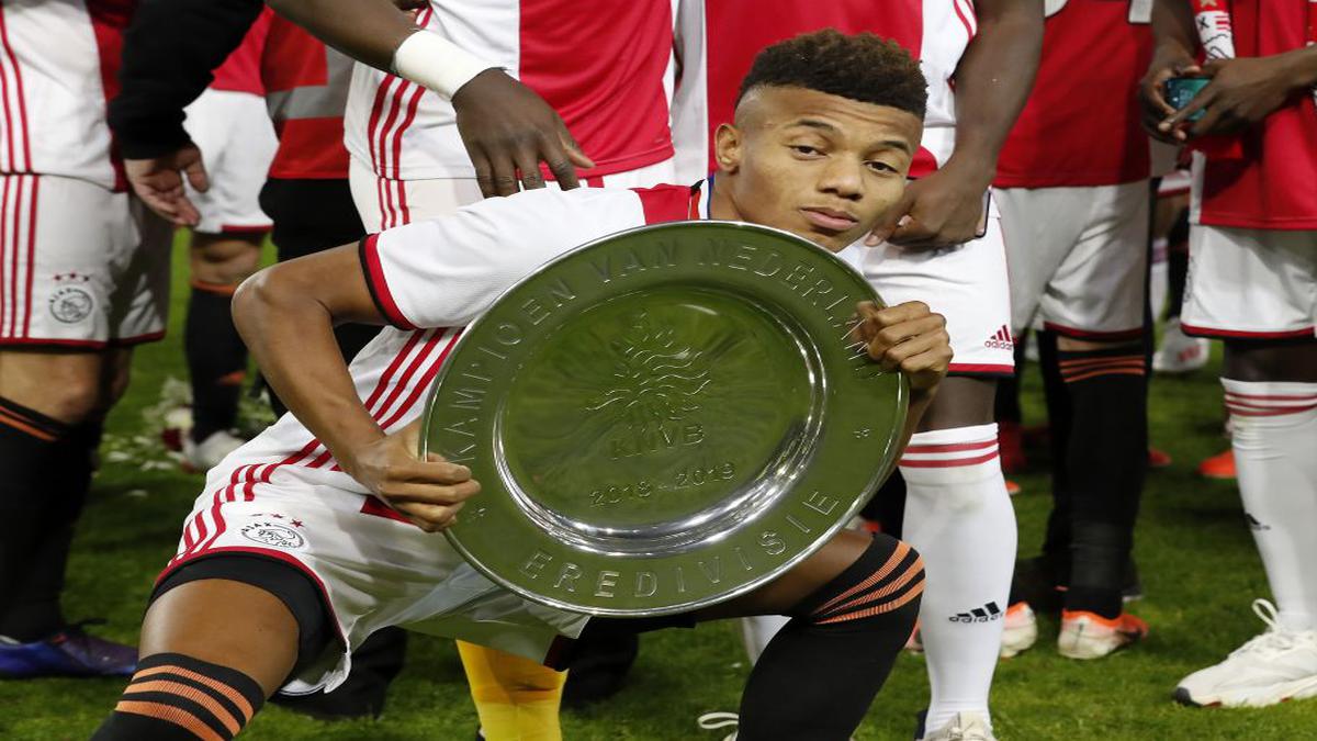 Squawka Live on X: David Neres' goal in the first minute on injury time  crowned Ajax KNVB Cup champions after a 2-1 win against Vitesse. 🏆   / X