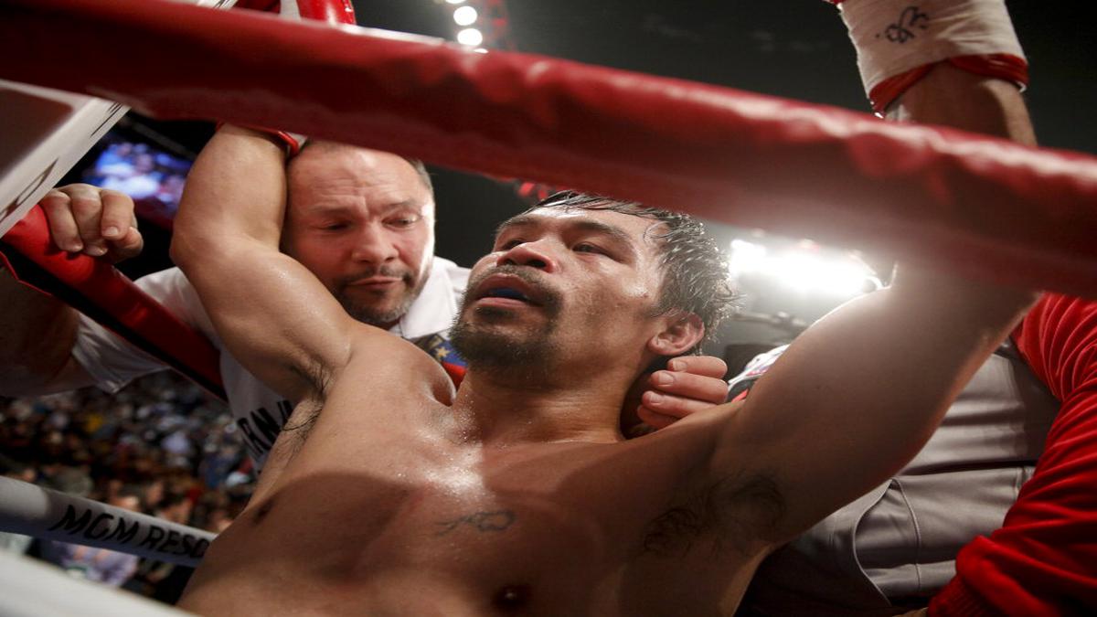 Manny Pacquiao camp fears eye injury could end career, according to report