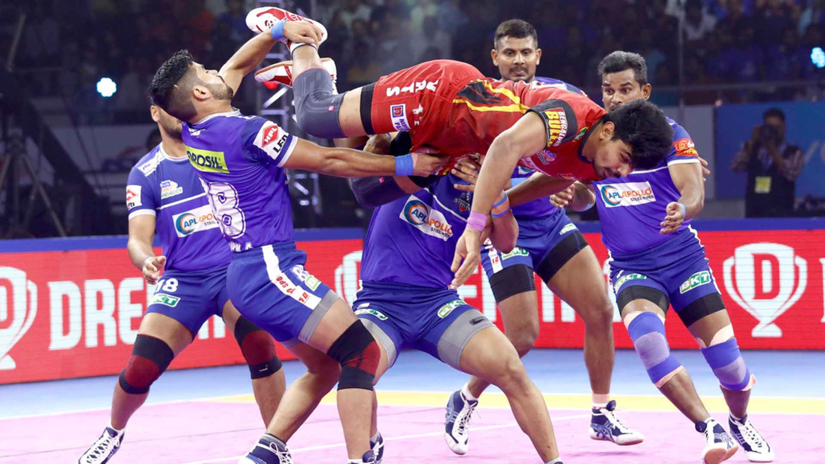 Pro Kabaddi: U Mumba pips Pirates, Bengaluru thumps Haryana