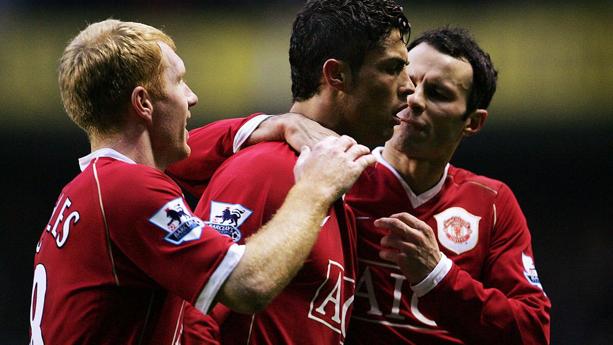 Cristiano Ronaldo: Would be an 'Imbecile' not to learn from Giggs, Scholes