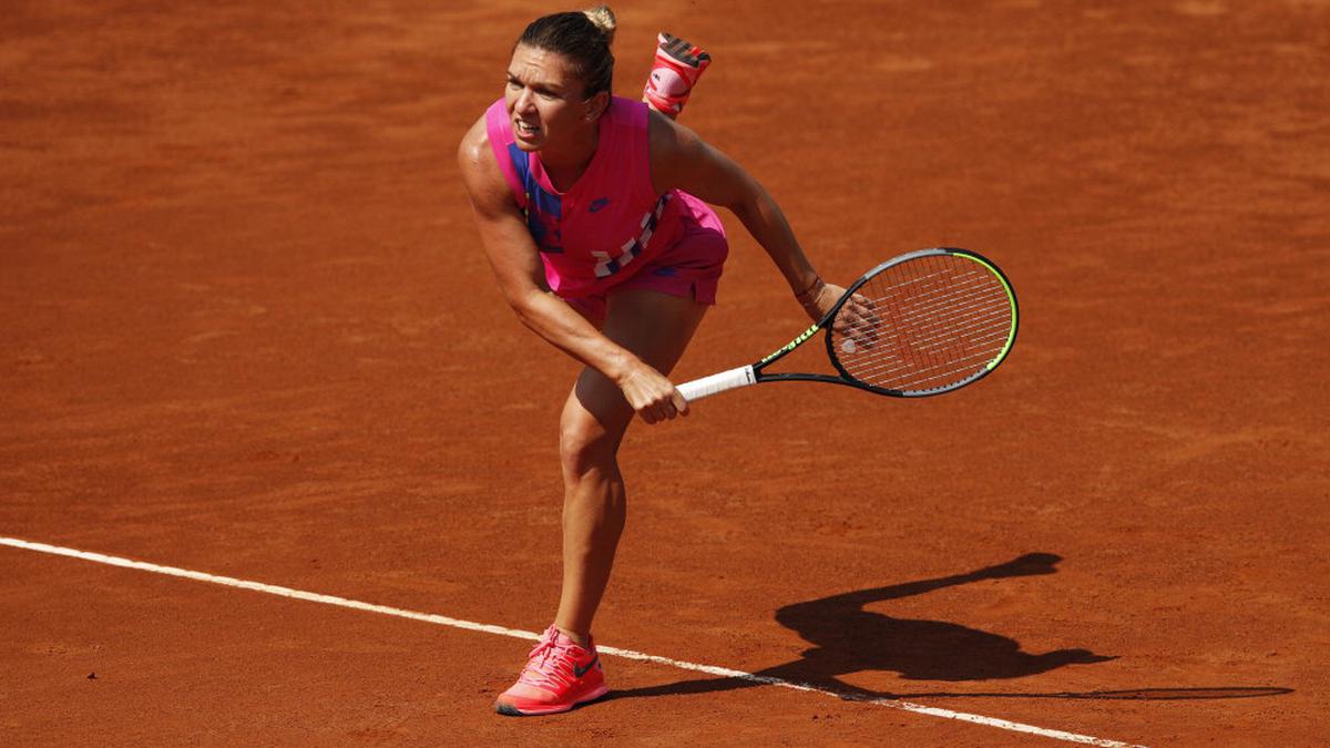 Simona Halep advances in Rome despite sluggish start