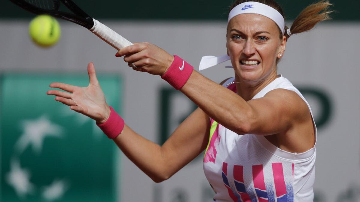 Kvitova powers past Siegemund to make French Open semis