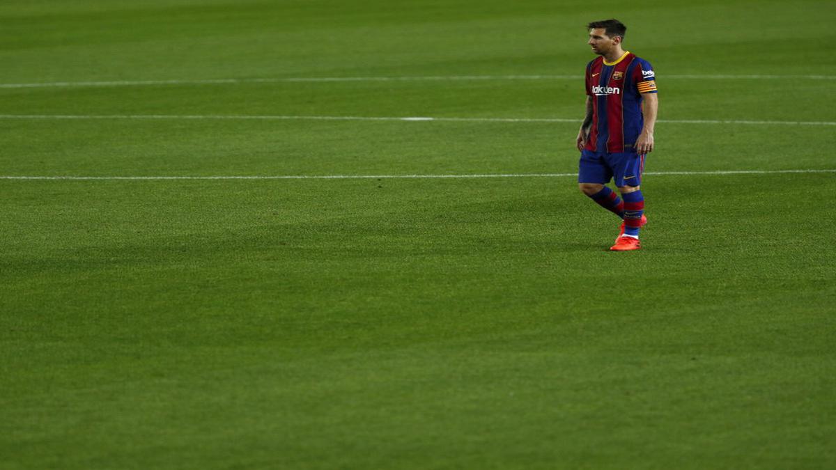 Messi could be convinced to stay at Barca, says Suarez