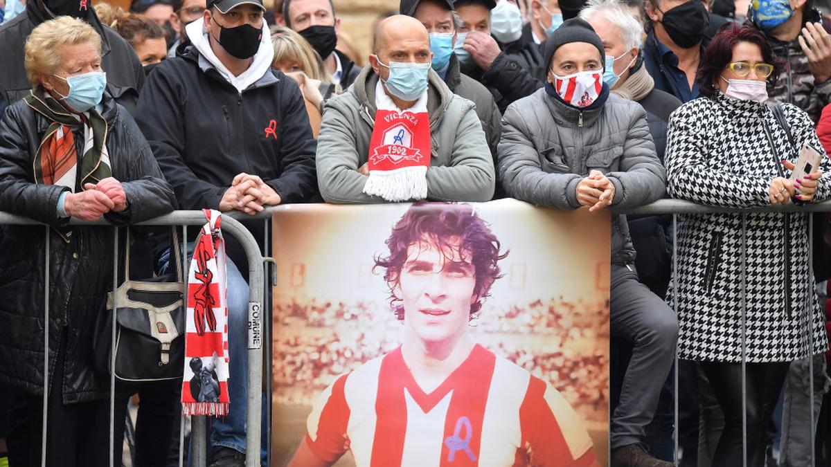 Thousands attend Paolo Rossi's funeral in Vicenza