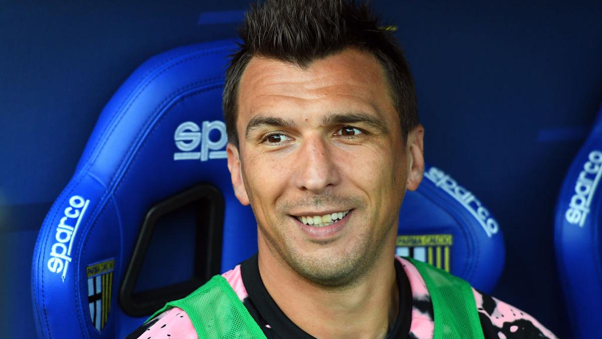 Mario Mandzukic signs for Milan, to play alongside Ibrahimovic - Sportstar