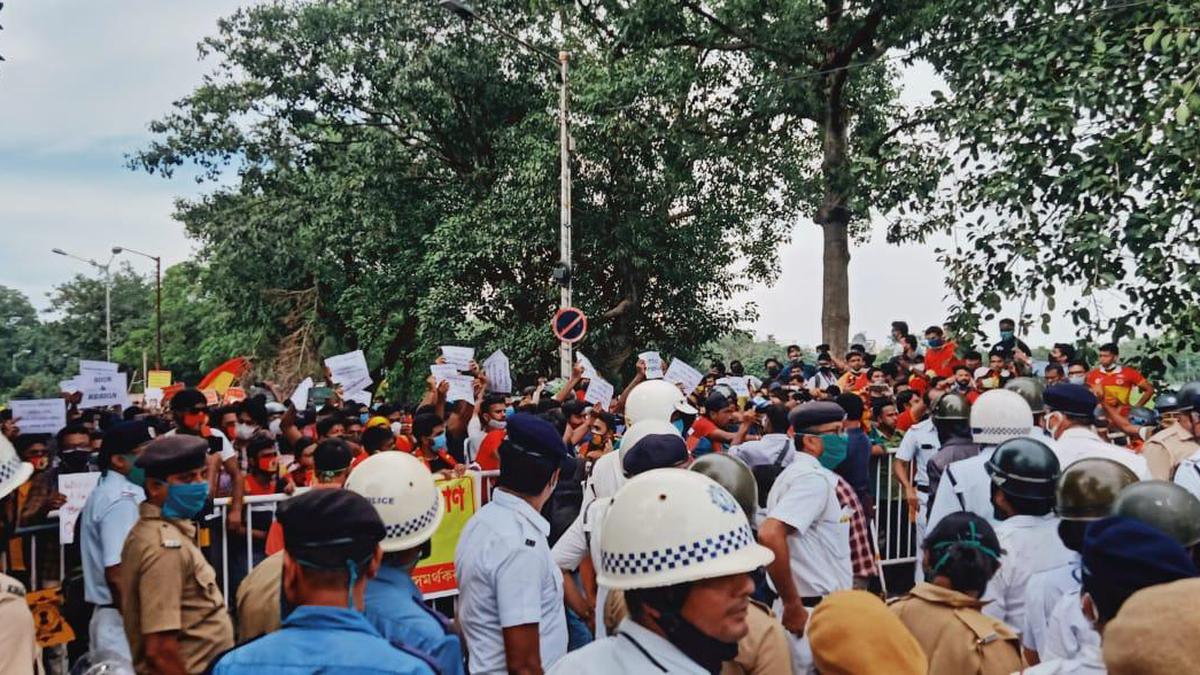 East Bengal fans clash amid protests against club officials