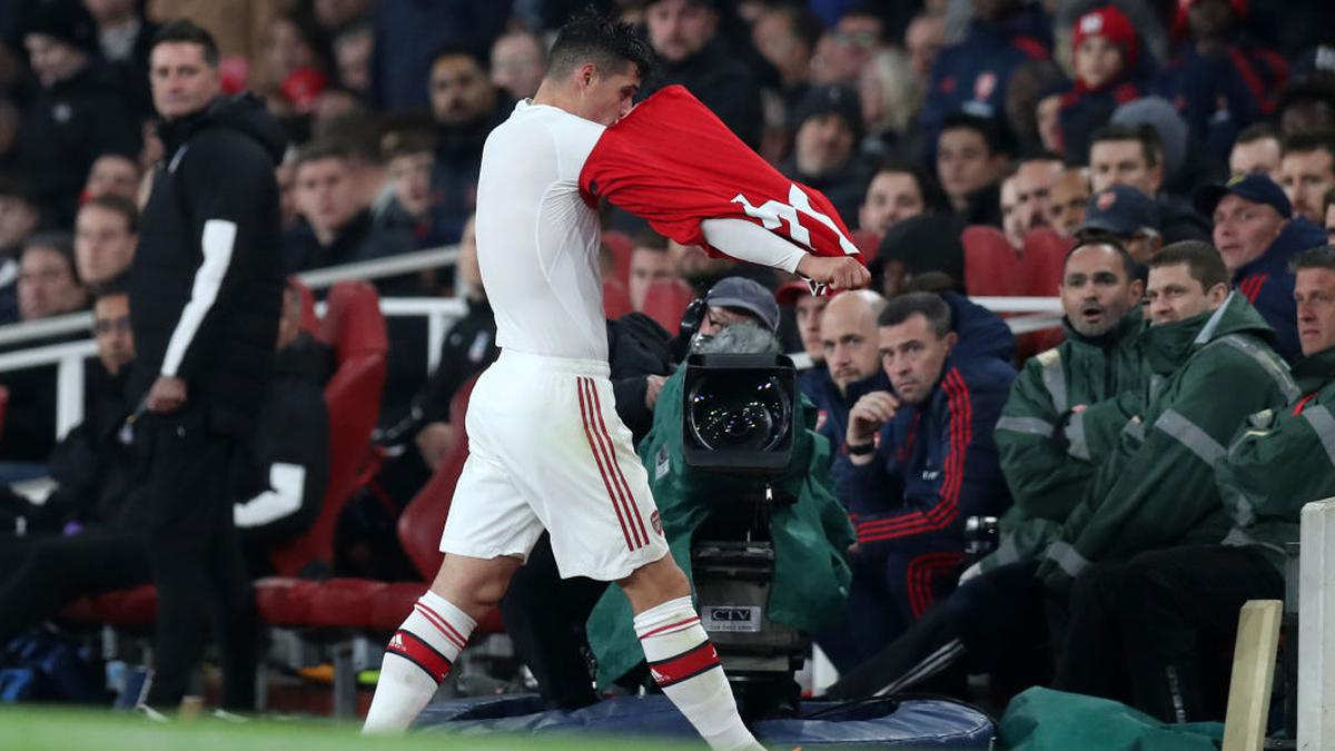 Arsenal 2-2 Crystal Palace: Captain Xhaka clashes with fans