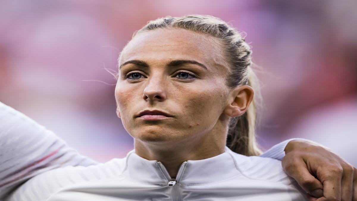 England striker Toni Duggan leaves Barcelona