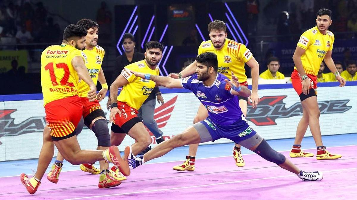 FILE PHOTO: Haryana Steelers’ Vinay (purple jersey).