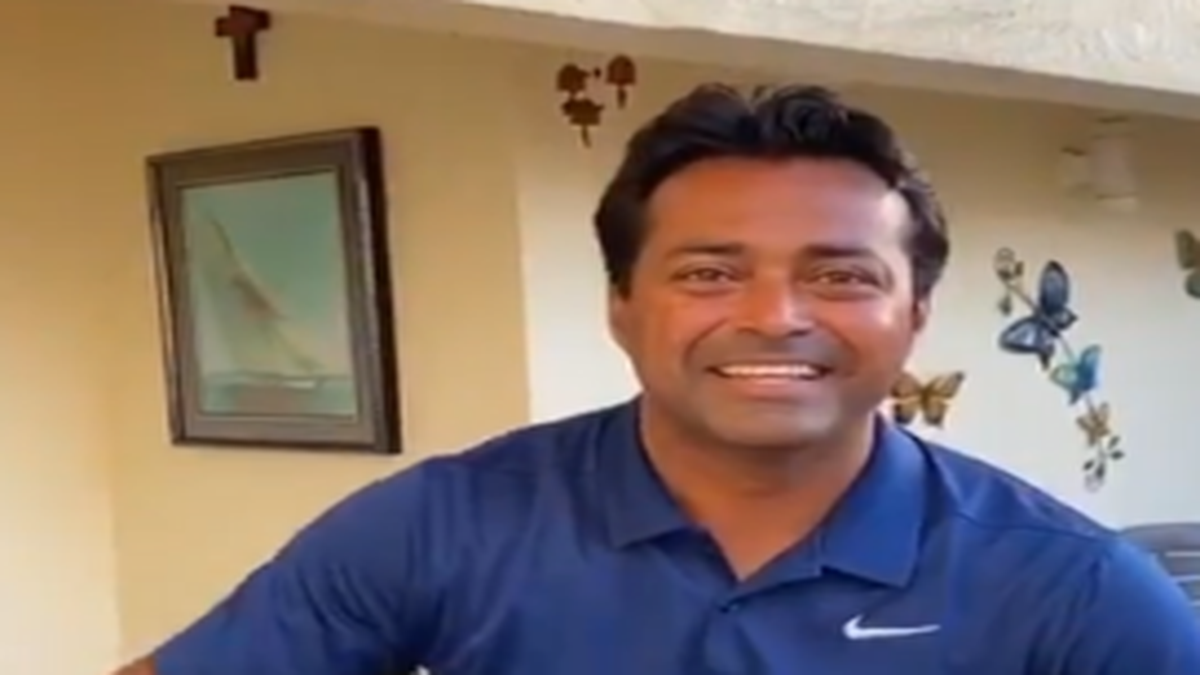 Leander Paes, Mahesh Bhupathi bond over twist in Federer's volley challenge