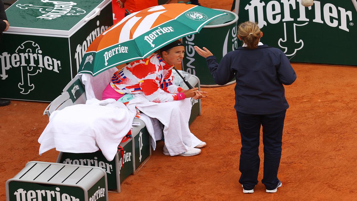 French Open: Victoria Azarenka powers through