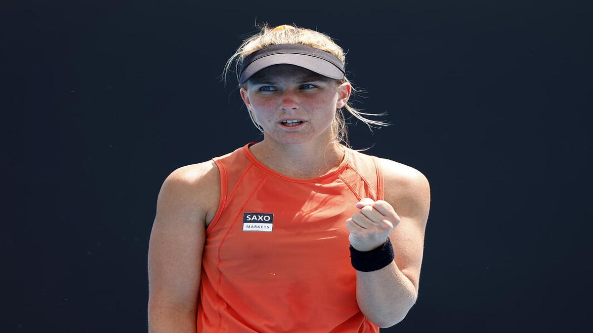 Australian Open 2022: Swiatek makes stuttering start, US Open finalist Fernandez bundled out