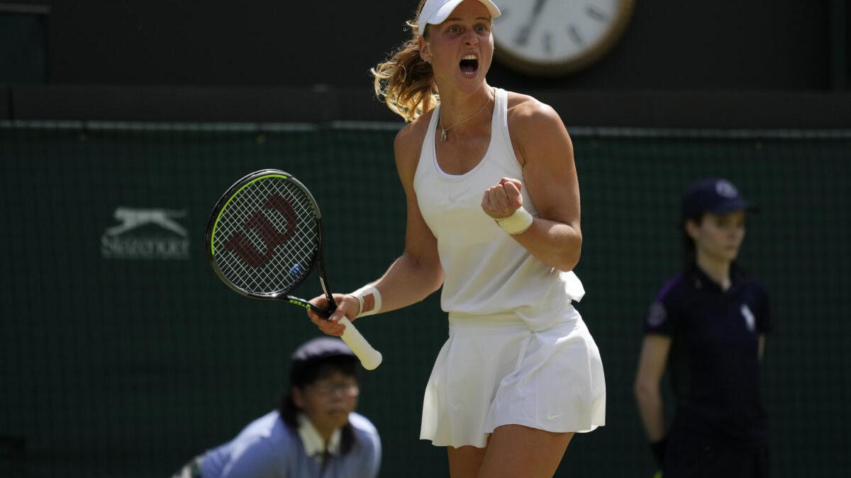 Wimbledon 2021: Samsonova powers past Stephens to reach last-16