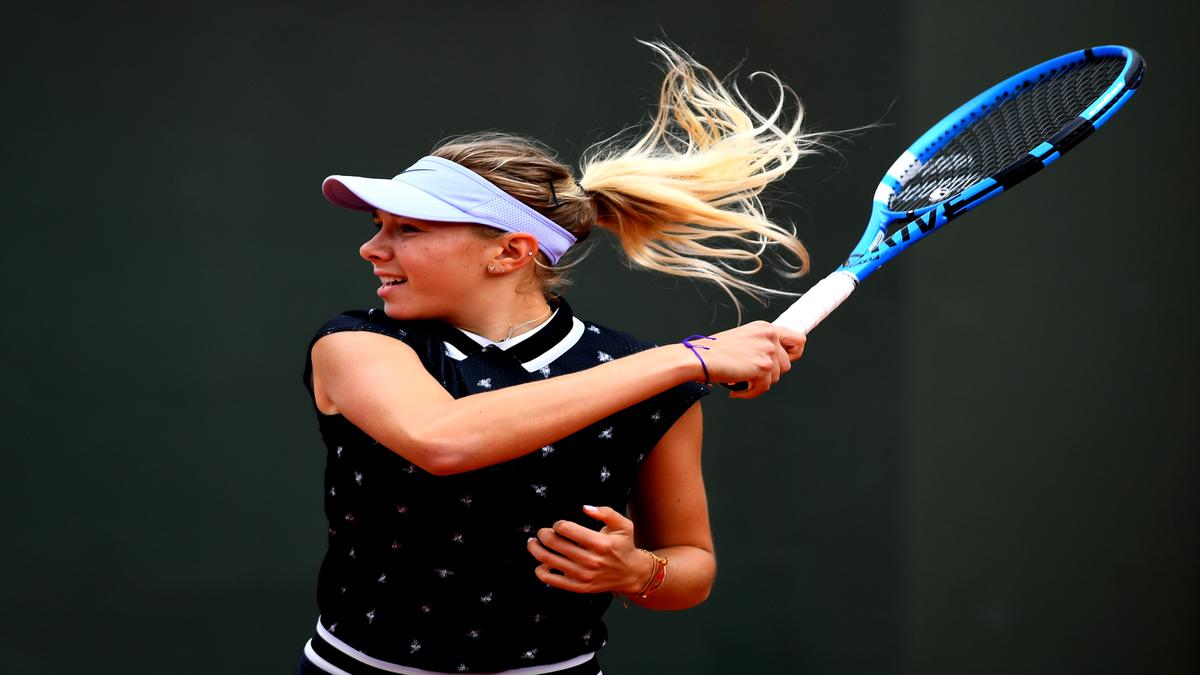 French Open 2019: Amanda Anisimova beats Simona Halep to reach semifinals