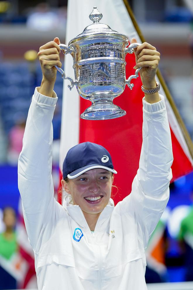 Champion stuff: Iga Swiatek of Poland with the women’s trophy. Swiatek joined Serena Williams, Justine Henin, and Rafael Nadal as the only players to capture the French and U.S. Open in the same season. She also became the first woman to win seven titles in a single season since Serena Williams in 2014.