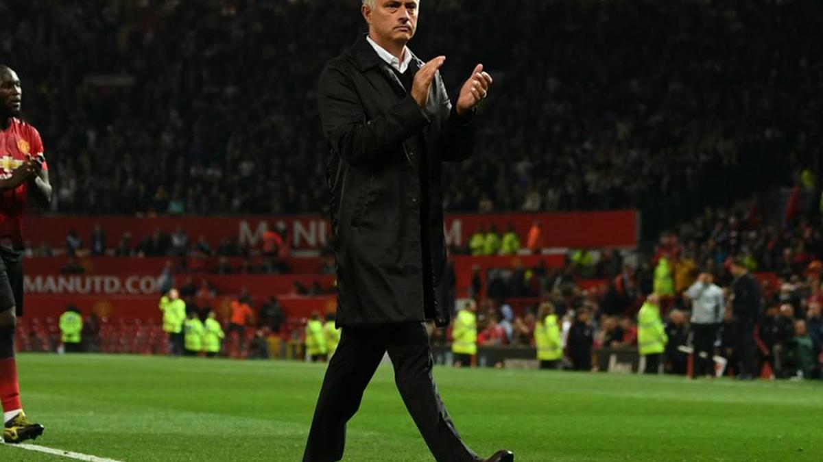 Jose Mourinho lacks contact with Manchester United fans