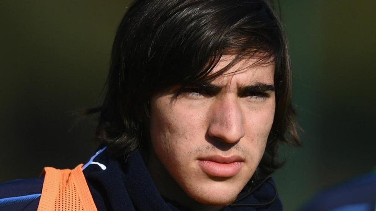 Sandro Tonali: Liverpool and Roma ask about midfielder