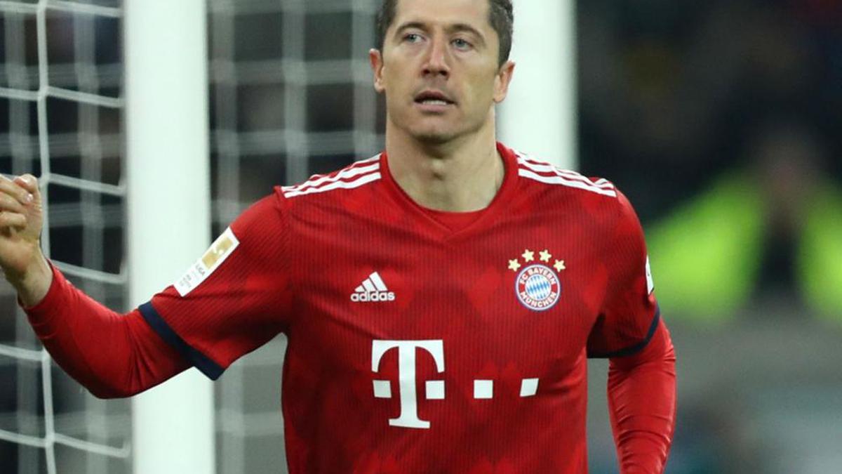 Bundesliga: Lewandowski pulls level with Pizarro