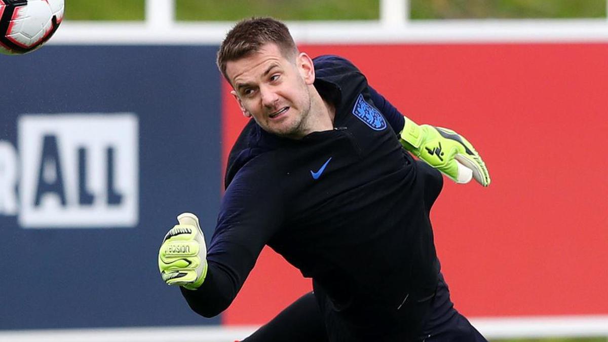 Heaton hails 'outstanding' England rival Pickford