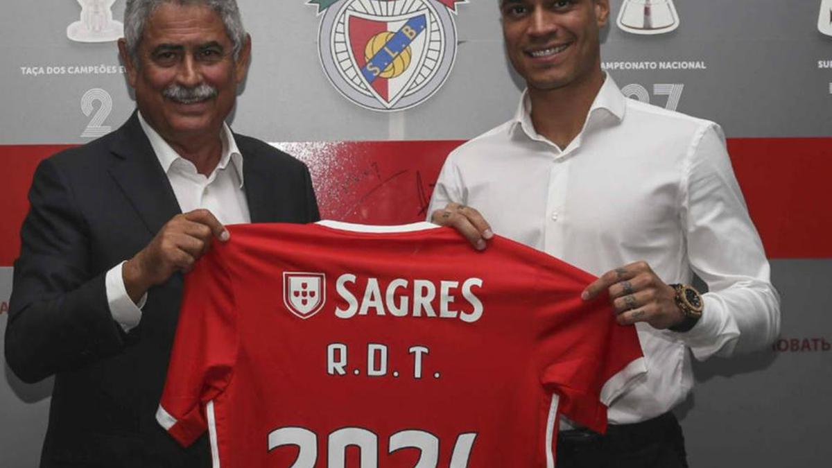 Raul de Tomas swaps Real Madrid for Benfica