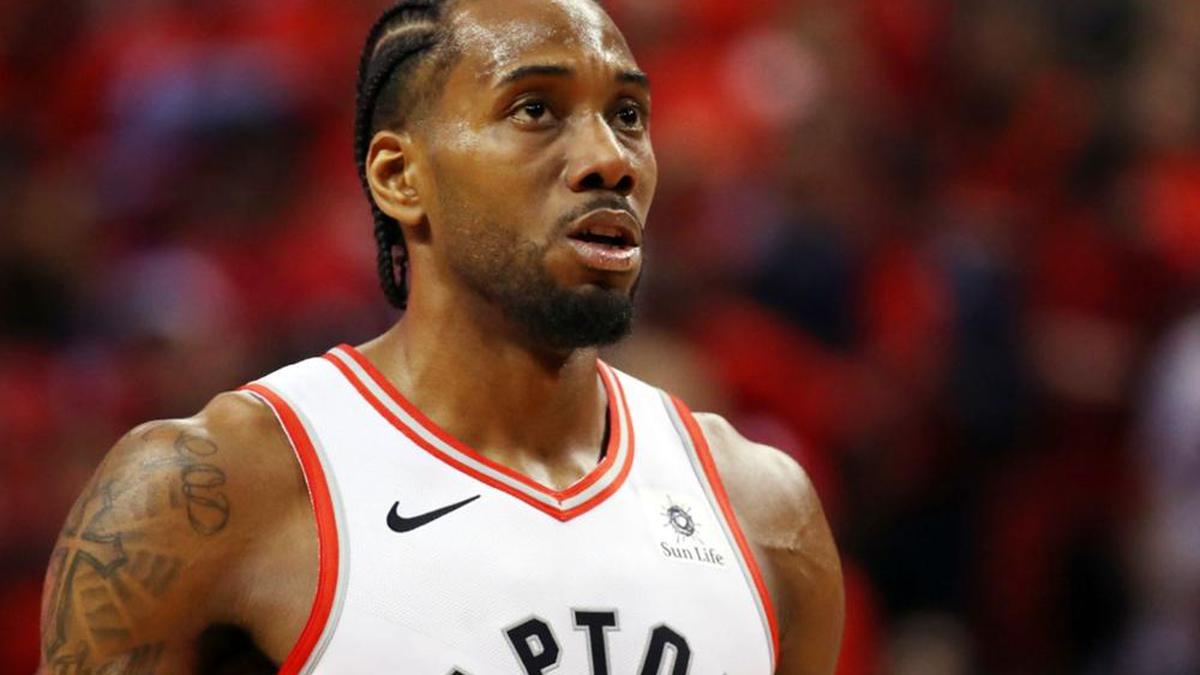 Kawhi Leonard officially signed with Los Angeles Clippers, reportedly opts for three-year deal