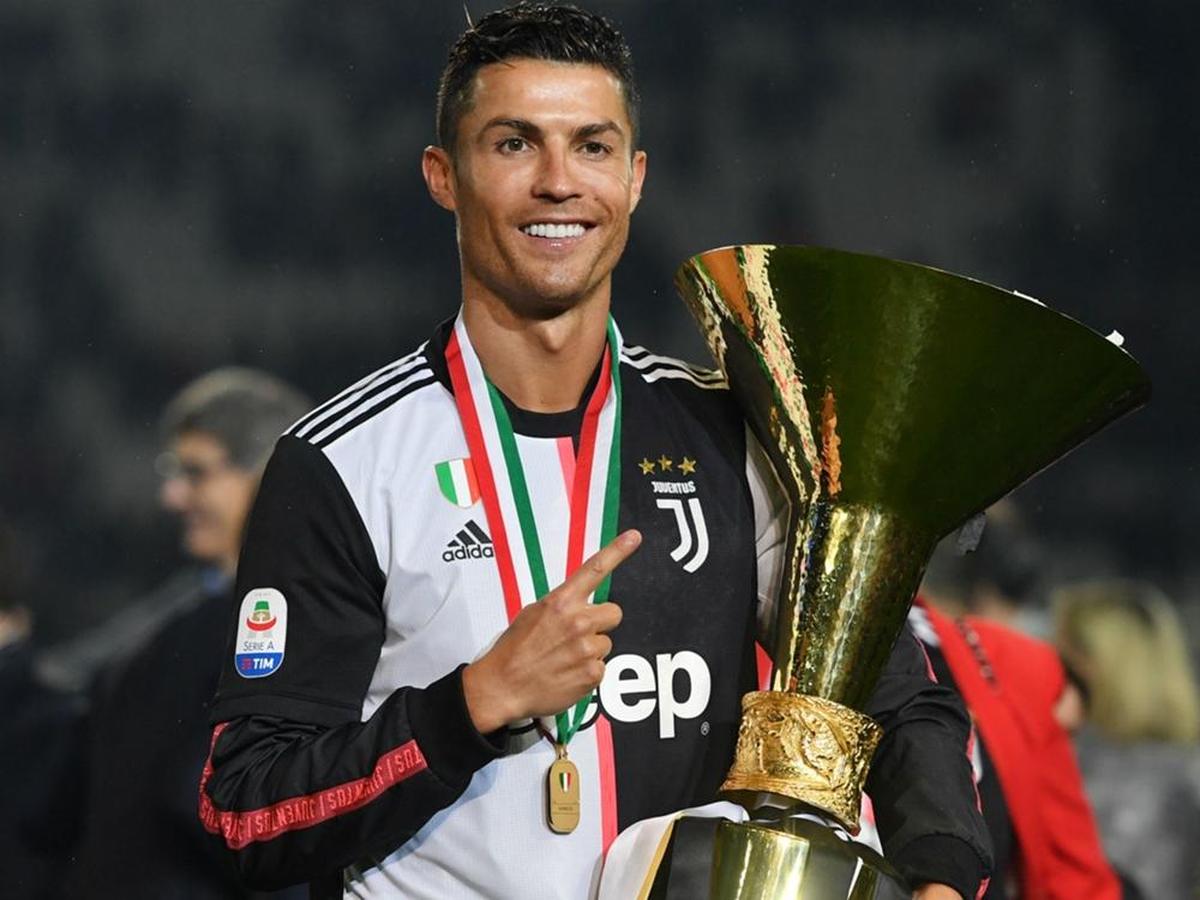 бутсы месси 2019. Cristiano ronaldo с кубком. футболист пинает мяч. американский футбол. скудетто.