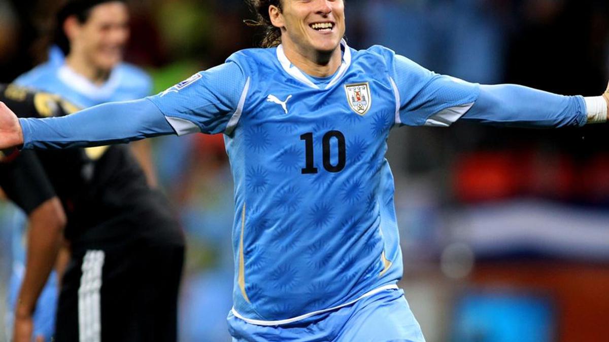 Former Uruguay, Manchester United forward Diego Forlan retires