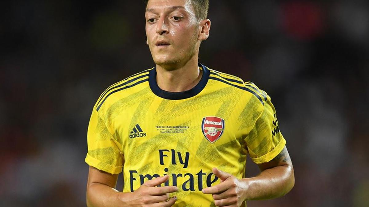 Europa League: Emery tells Ozil to fight for Arsenal spot