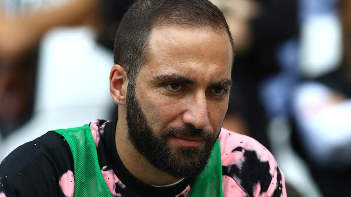 Higuain leaves Juventus quarantine to return to Argentina