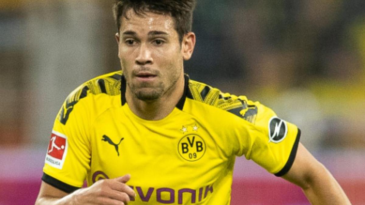 Raphael Guerreiro signs Borussia Dortmund contract extension