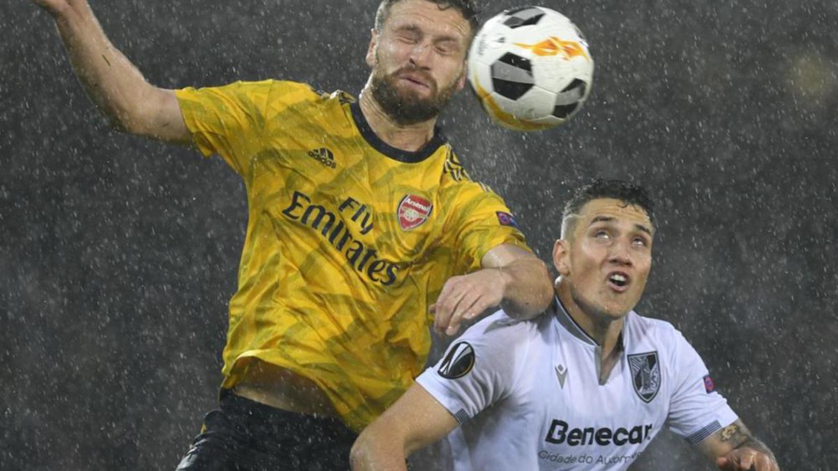 Europa League: Duarte steers Vitoria to draw with Arsenal