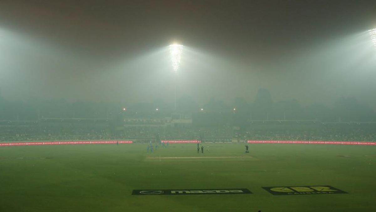 Big Bash: Bushfires cause Adelaide Strikers vs Sydney Thunder to be abandoned