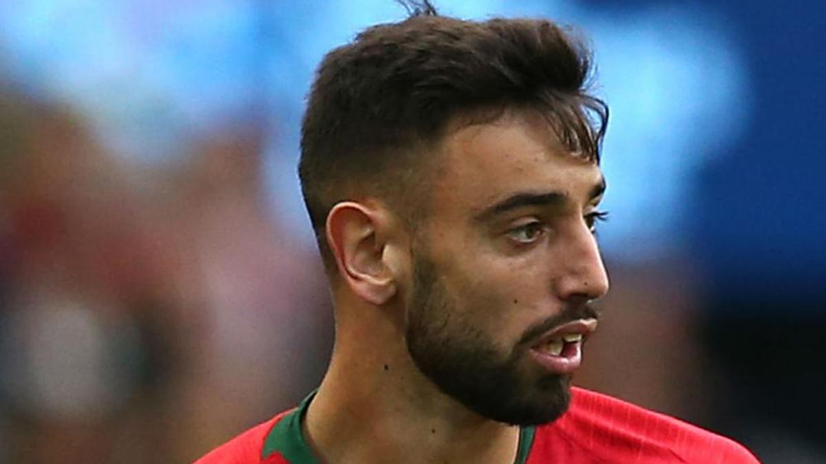 Bruno Fernandes to Man Utd: Agent shares contract photo ahead of transfer