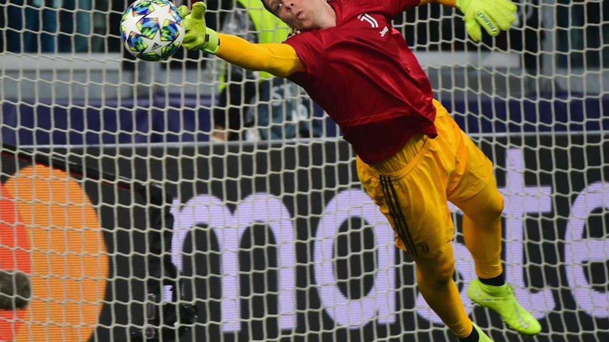 Wojciech Szczesny signs new Juventus contract