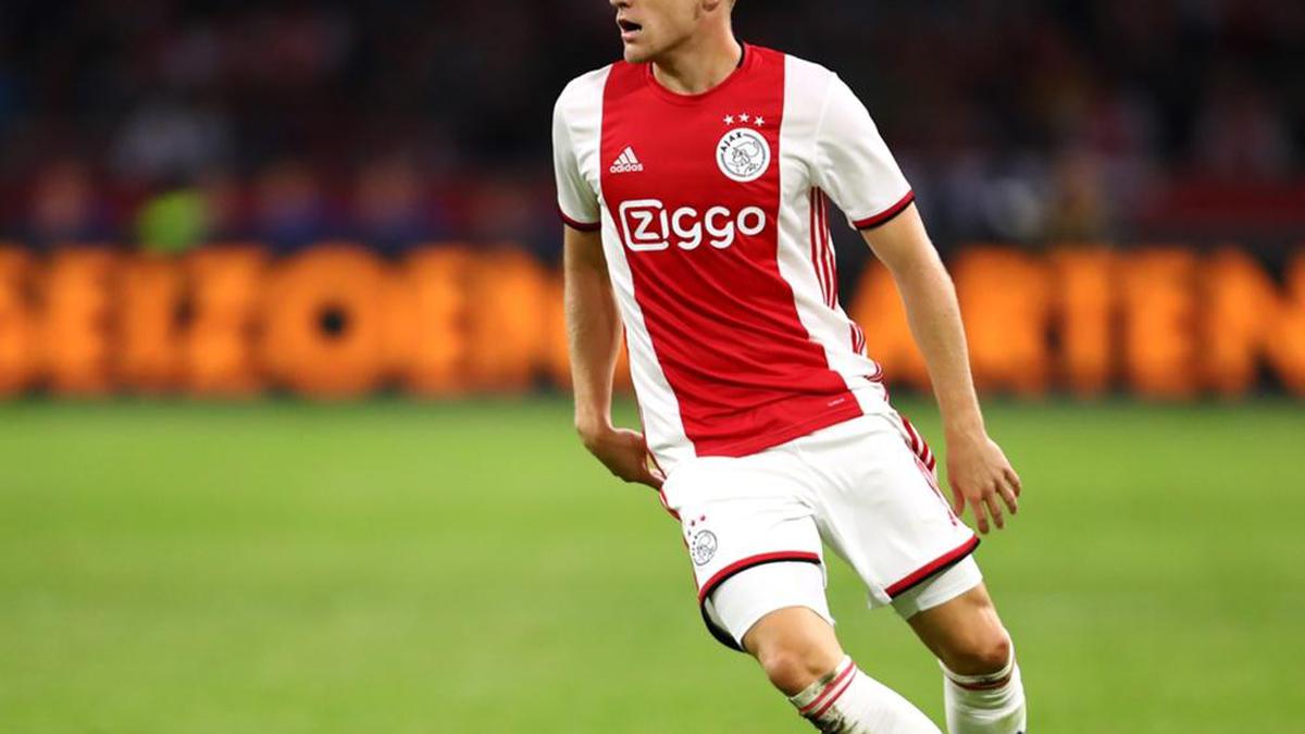 Donny van de Beek's agent unworried about midfielder's future