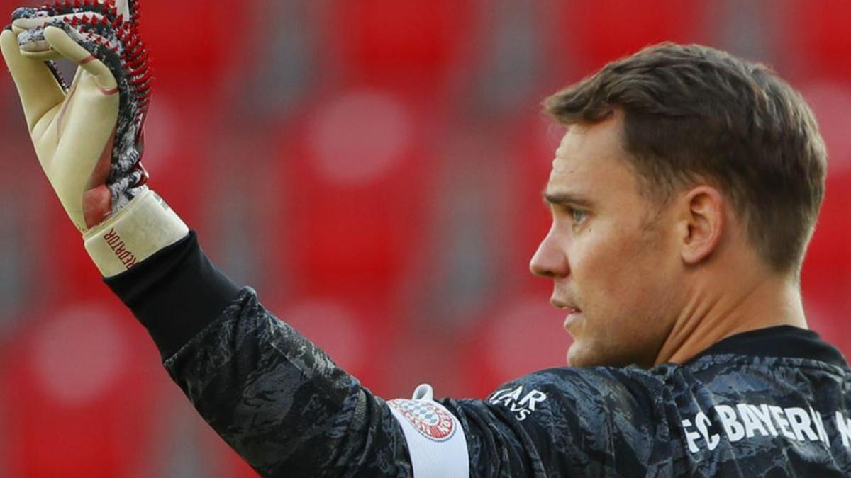 Neuer denies Rummenigge's suggestion Bayern deal is close