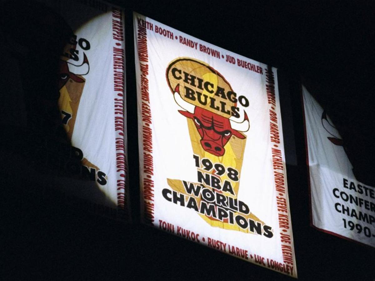 Chicago Bulls win 1998 NBA championship