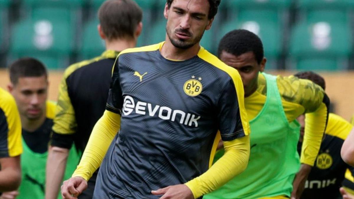 Dortmund hopeful on Hummels for Bayern clash, Sancho not certain to start