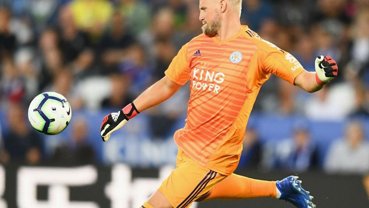 Leicester keeper Schmeichel defends under-fire De Gea