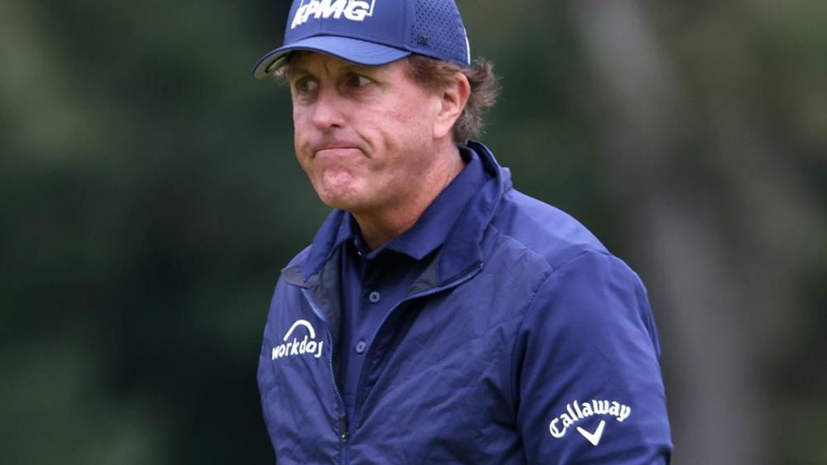 Phil Mickelson out of Top 100 for first time in 28 years